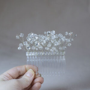 Svatební hřebínek stříbrný bílé korálky a kamínky plastový